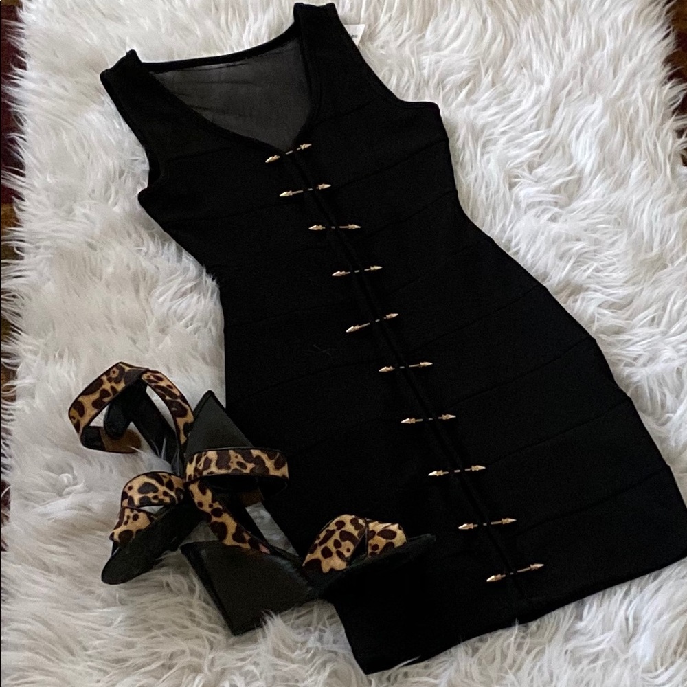 ⛩ Charlotte Russe Black Sleeveless Dress